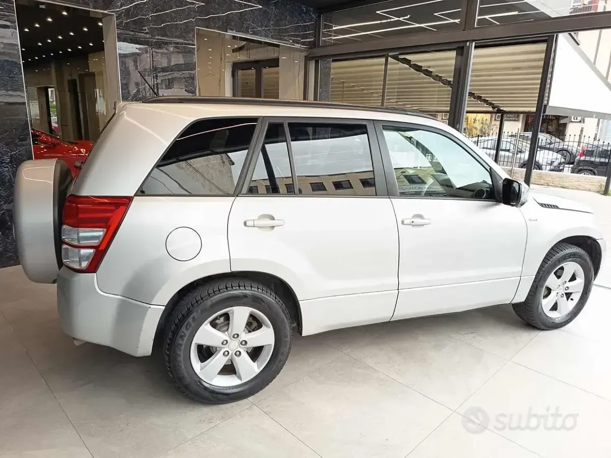 Usata Suzuki Grand Vitara 129 CV (94 kW) 2011 Grigio SUV