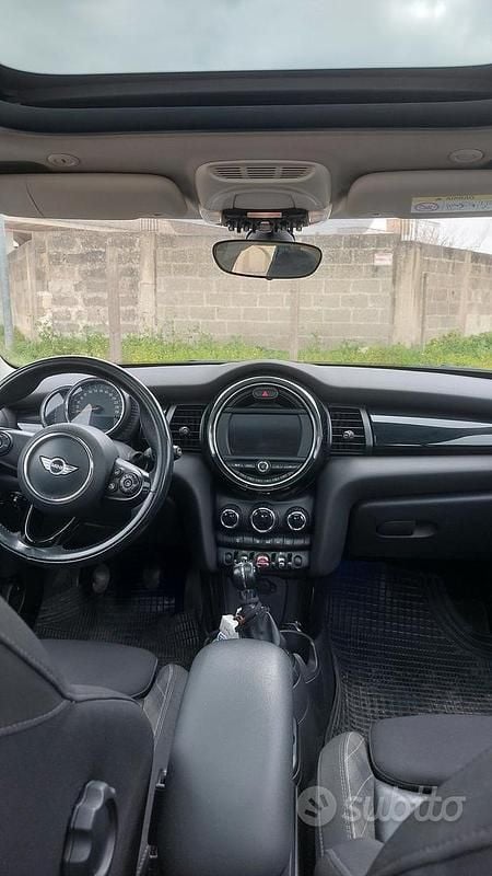 Usata Mini Cooper 116 CV (85 kW) 2016 Blu Utilitaria