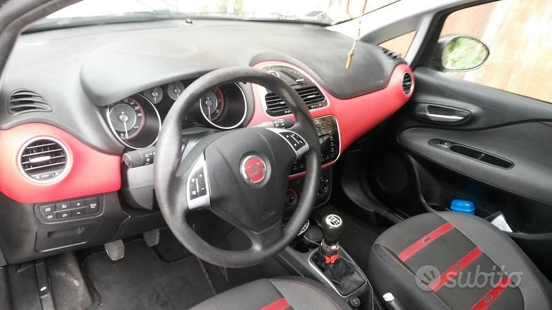 Usata Fiat Punto 75 CV (55 kW) 2010 Utilitaria
