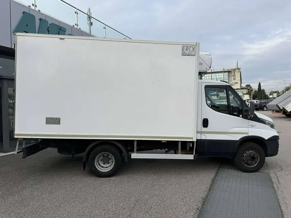 Usata Iveco Daily 170 CV (125 kW) 2015 Bianco Furgone