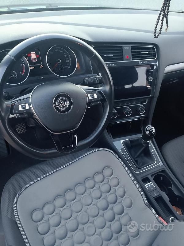 Usata VW Golf VII 110 CV (80 kW) 2019 Grigio Utilitaria
