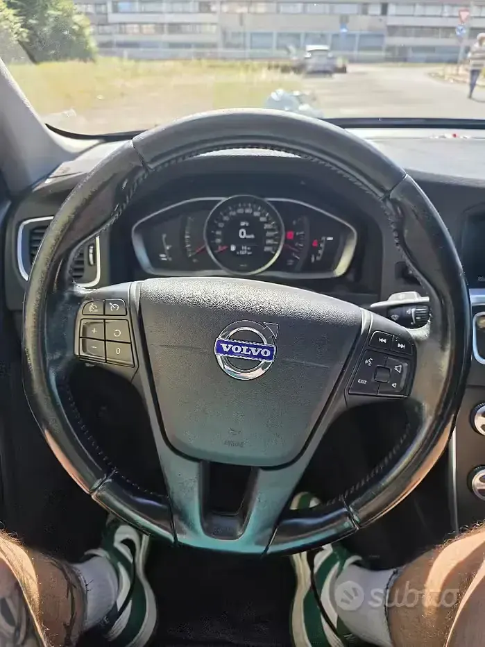 Usata Volvo S60 190 CV (139 kW) 2015 Nero Berlina