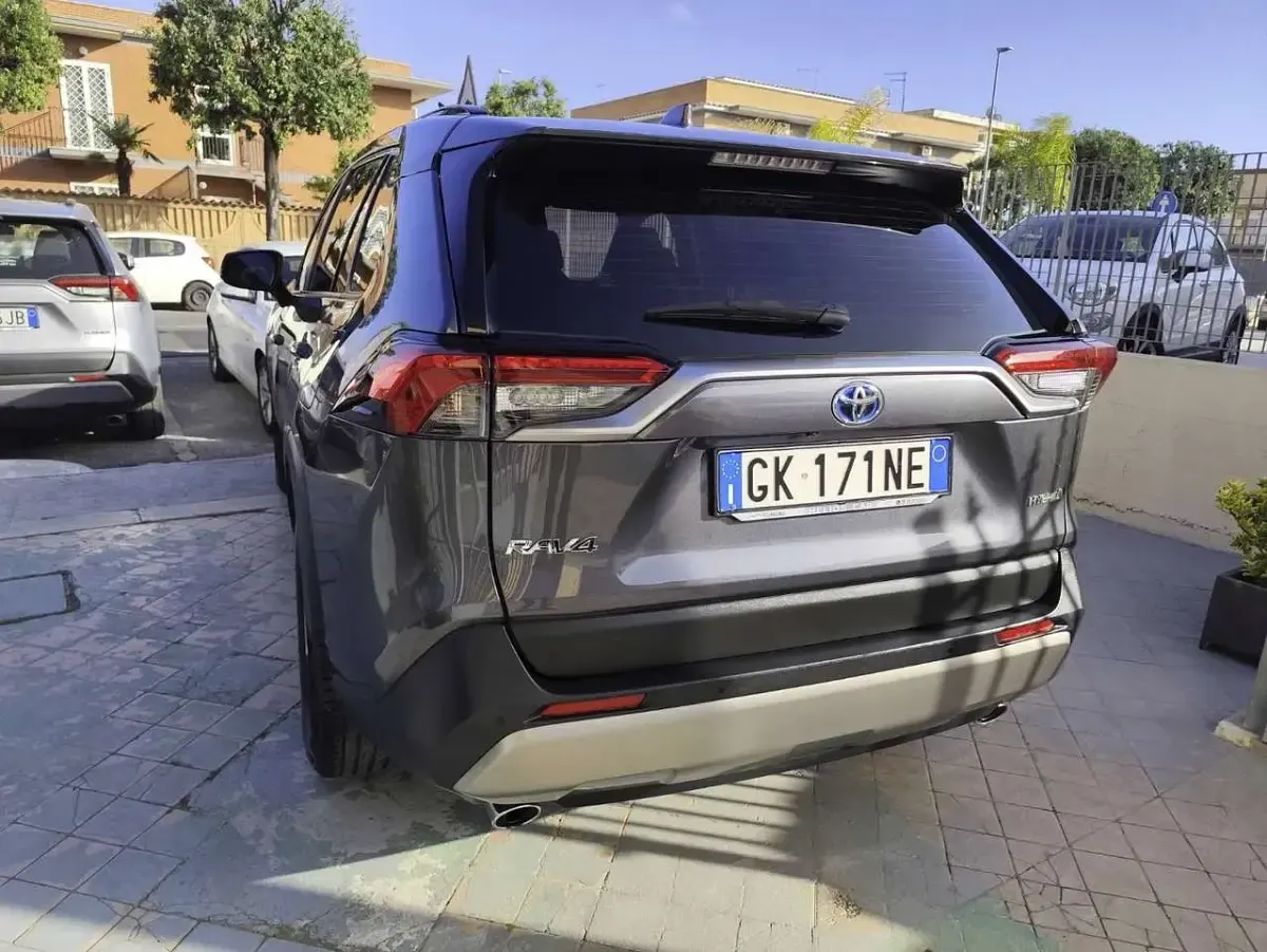 Second-hand Toyota RAV4 Hybrid Business Edition 178 CP (130 kW) 2022 Gri SUV
