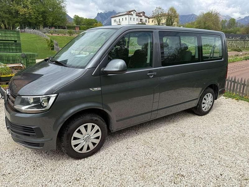 Usata VW Caravelle 150 CV (110 kW) 2016 Grigio Furgone