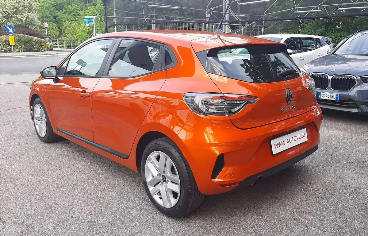 Usata Renault Clio V Evolution 67 CV (49 kW) 2024 Arancione Berlina