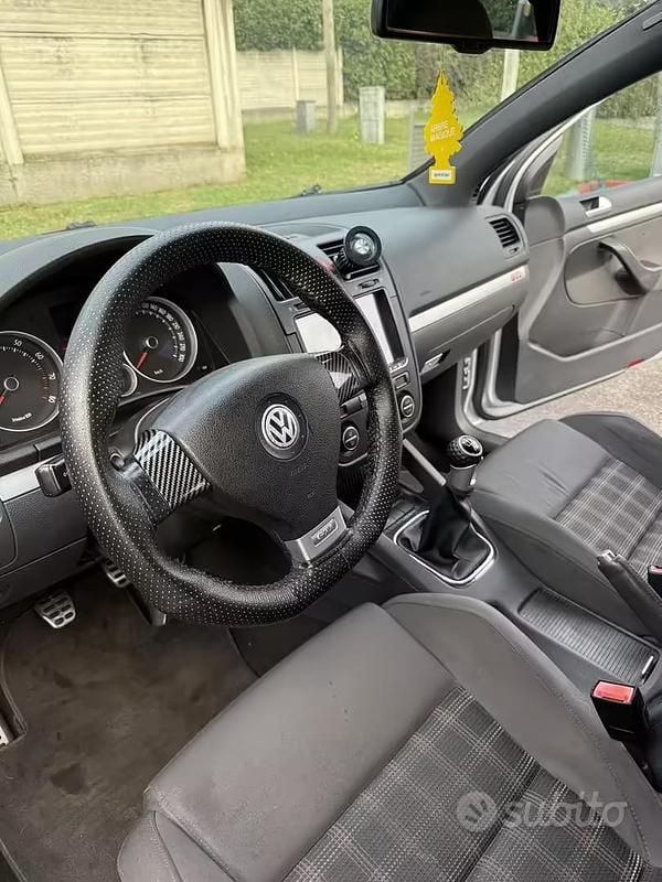 Usado VW Golf IV GTI 200 CV (147 kW) 2005 Gris Berlina
