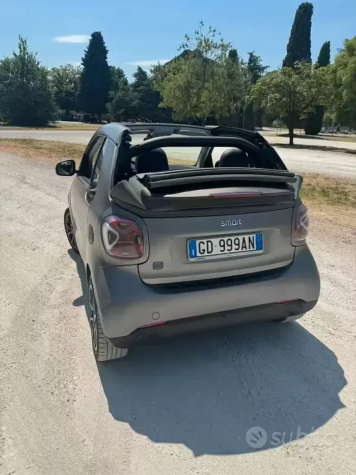 Usata Smart ForTwo Electric Drive Prime 41 kW (56 CV) 2020 Grigio Cabrio
