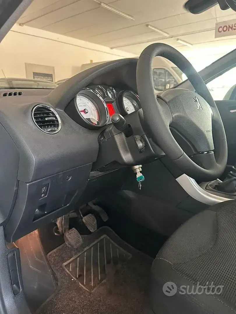 Usata Peugeot 308 Business-Line 112 CV (82 kW) 2009 Bianco Utilitaria