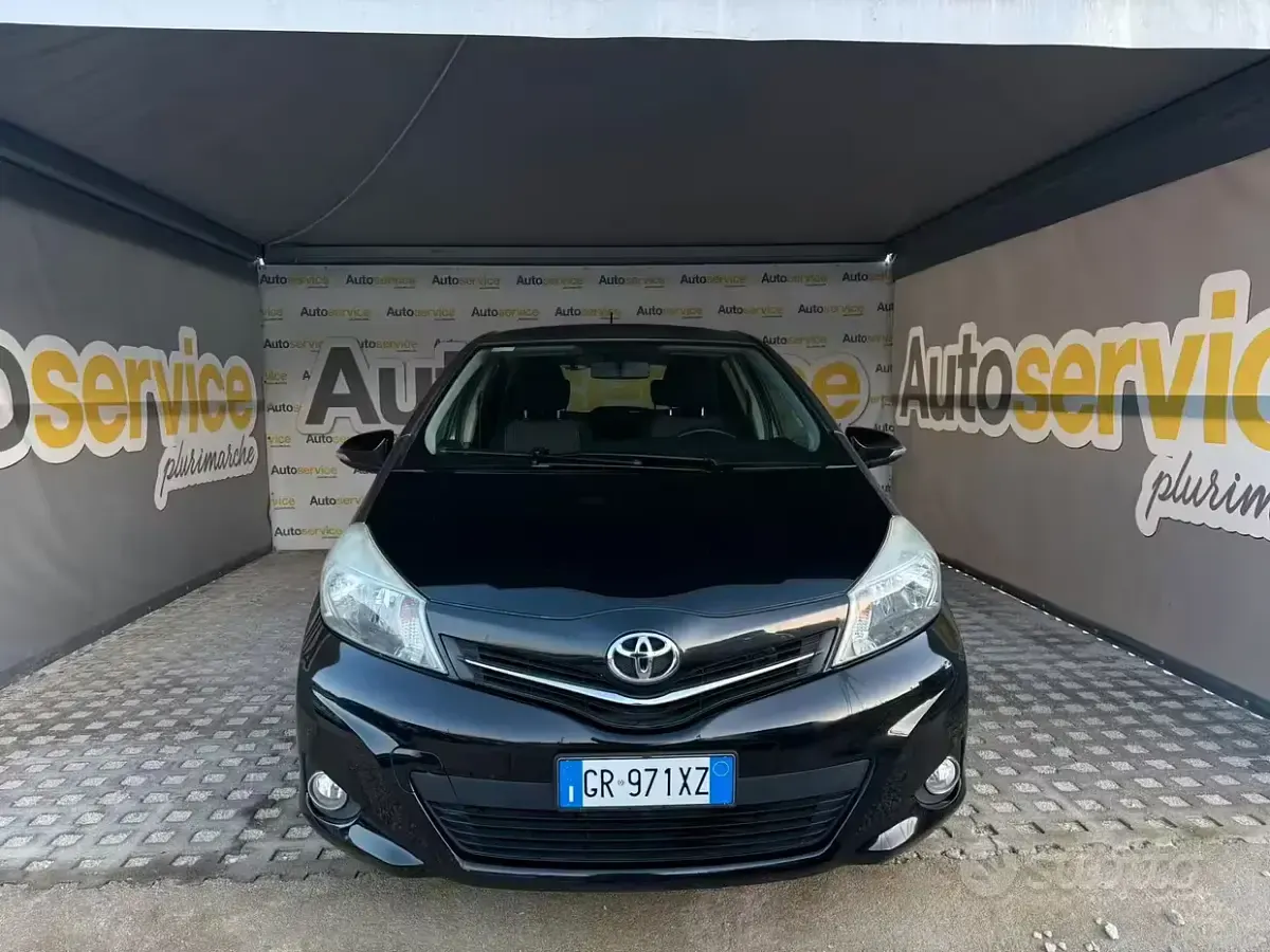 Usata Toyota Yaris Lounge 69 CV (50 kW) 2014 Other Utilitaria