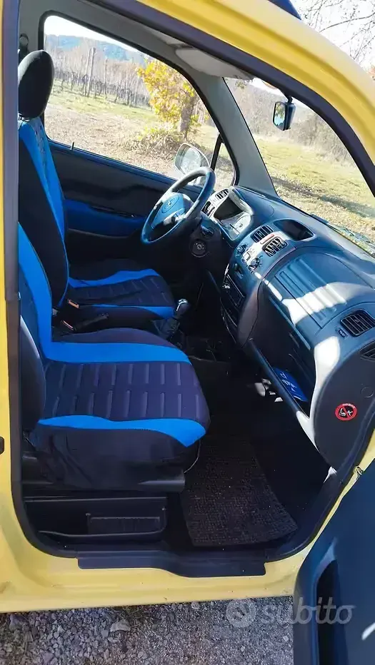 Usata Opel Agila Edition 80 CV (58 kW) 2005 Giallo Monovolume