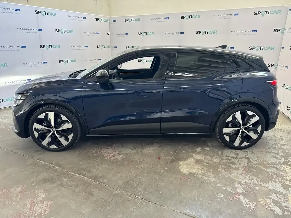 Usata Renault Megane E-Tech 55 kW (75 CV) 2024 Blu/azzurro Berlina