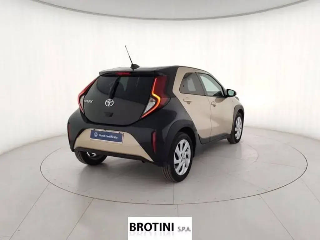Usata Toyota Aygo X Trend 72 CV (52 kW) 2022 Bronzo SUV