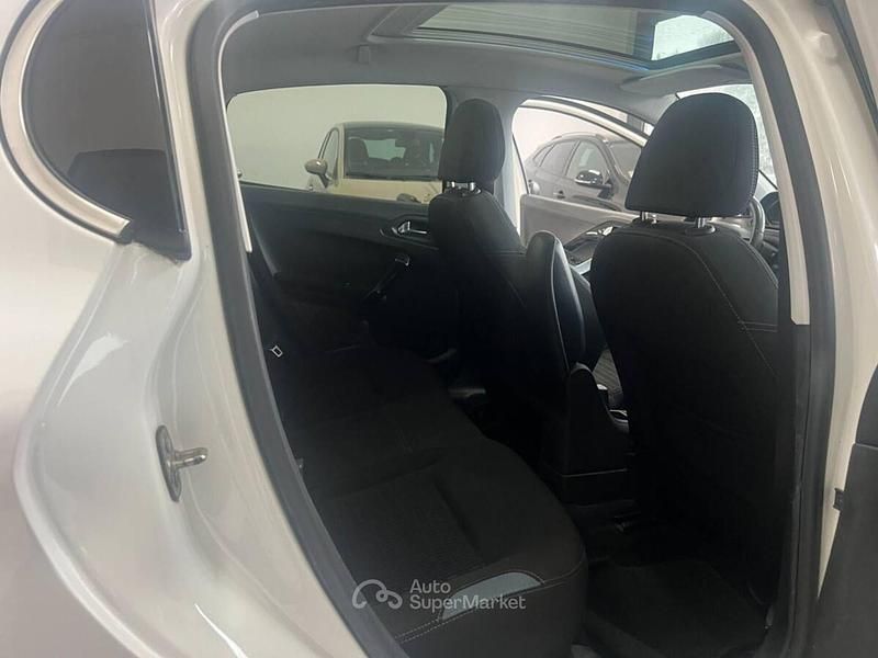 Usata Peugeot 208 Active 82 CV (60 kW) 2012 Bianco Utilitaria