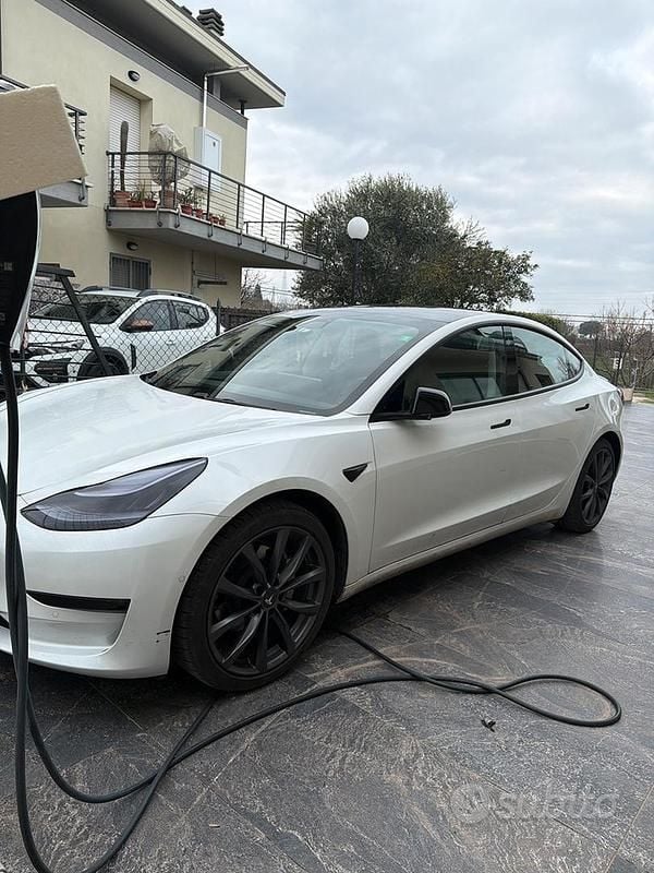 Bianco Usata 2019 Tesla Model 3 Berlina | 19.000 € (Buon prezzo) - Immagine 1/4
