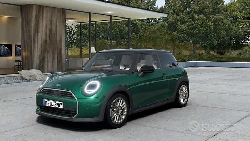 British racing green iv Nuova 2025 Mini Cooper Favoured Due volumi | 28.806 € (Buon prezzo) - Immagine 1/4