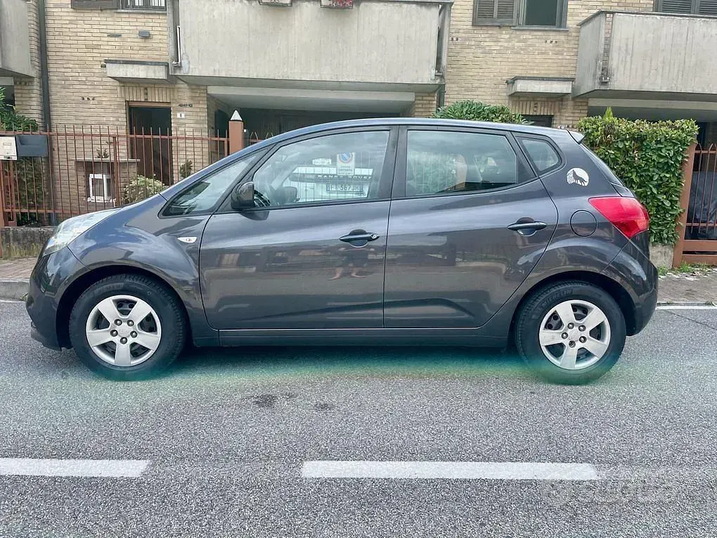 Usata Kia Venga 90 CV (66 kW) 2017 Grigio Utilitaria