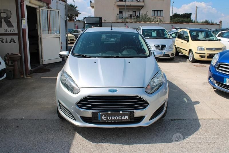 Usata Ford Fiesta 92 CV (67 kW) 2014 Grigio Utilitaria