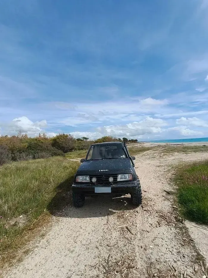 Usata Suzuki Vitara 75 CV (55 kW) 1990 Nero SUV