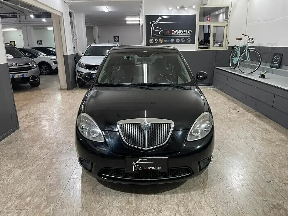 Usata Lancia Ypsilon 75 CV (55 kW) 2011 Nero Utilitaria