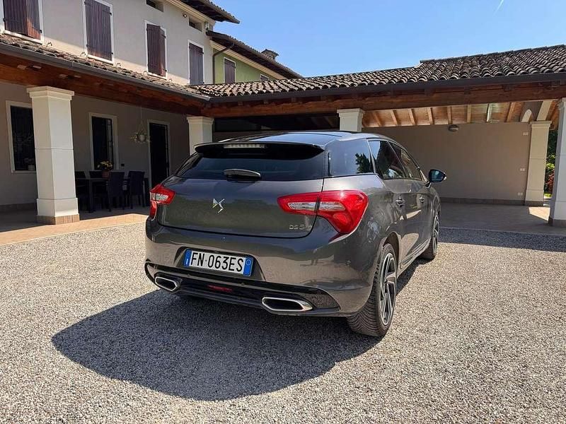 Usado DS Automobiles DS5 Sport Chic 181 CV (133 kW) 2018 Gris Utilitario