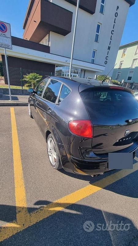Usata Seat Altea 125 CV (91 kW) 2010 Nero Monovolume