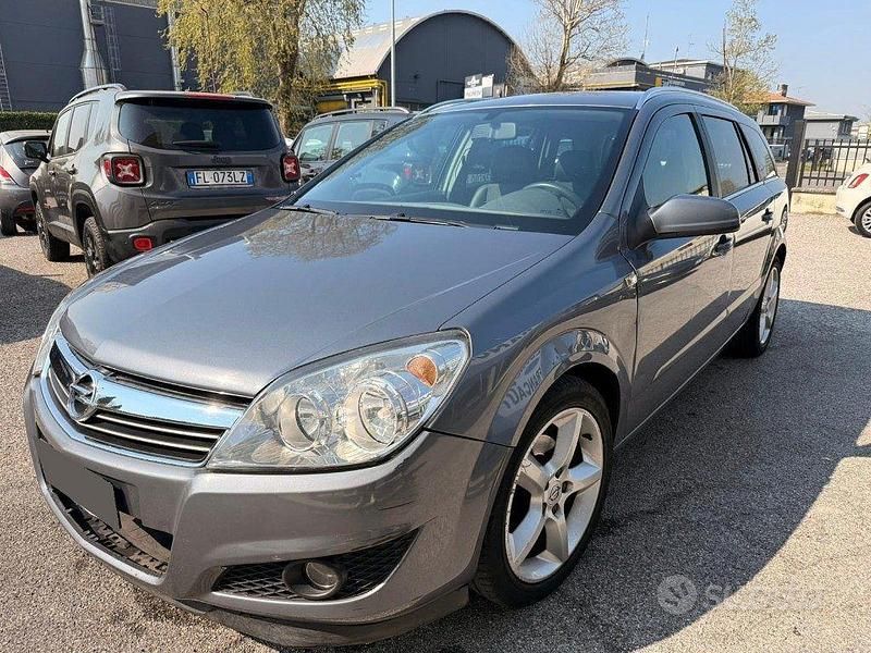 Usata Opel Astra Cosmo 101 CV (74 kW) 2007 Grigio Station wagon