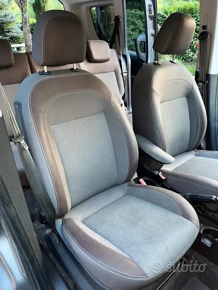 Usata Fiat Doblò Trekking 120 CV (88 kW) 2017 Grigio Monovolume