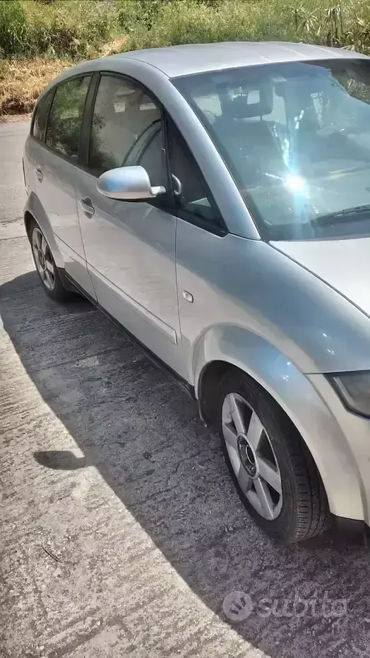 Usata Audi A2 75 CV (55 kW) 2005 Grigio Utilitaria