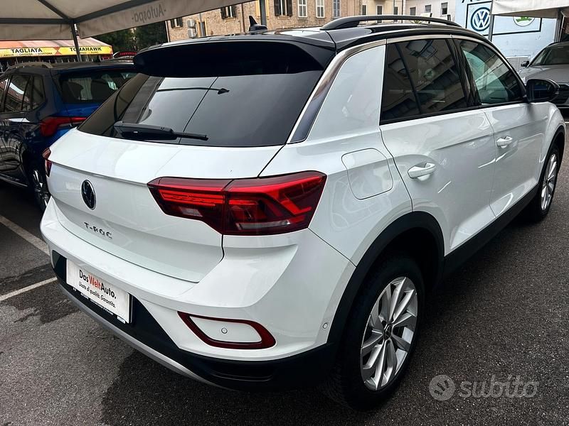 Usata VW T-Roc Life 110 CV (80 kW) 2023 Bianco SUV