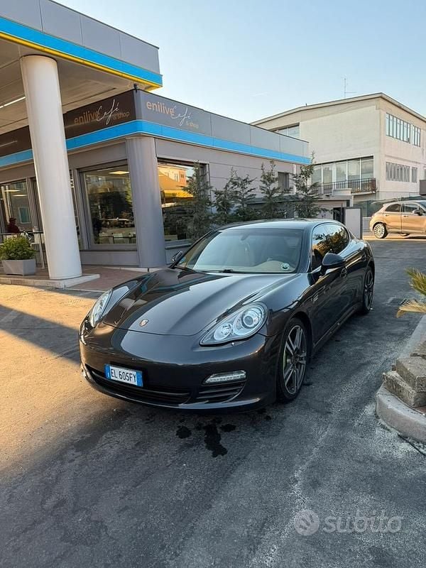 Usata Porsche Panamera 250 CV (183 kW) 2012 Grigio Utilitaria