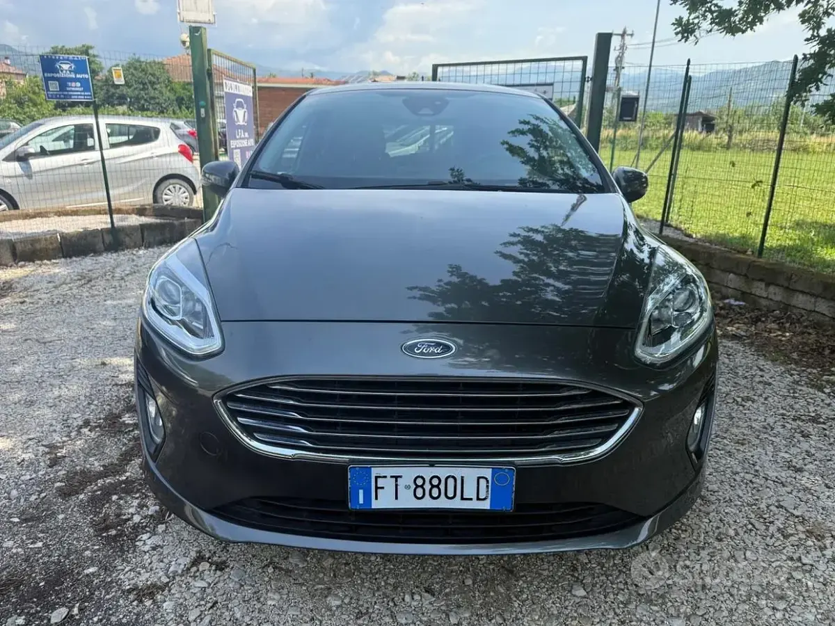 Usata Ford Fiesta 86 CV (63 kW) 2019 Grigio Utilitaria