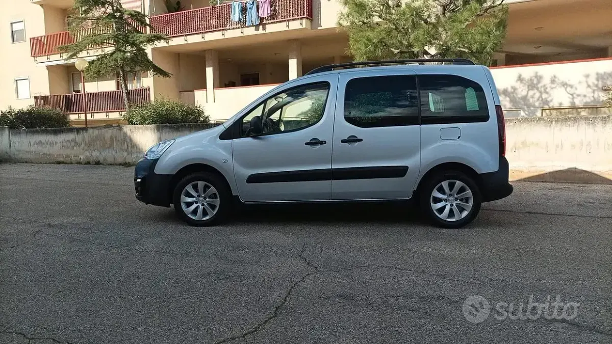 Usata Peugeot Partner Tepee Outdoor 99 CV (72 kW) 2018 Grigio Monovolume