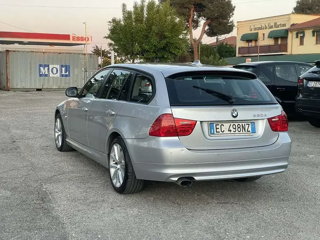 Begagnad BMW 320 Sport Line 184 HK (135 kW) 2010 Grå Kombi