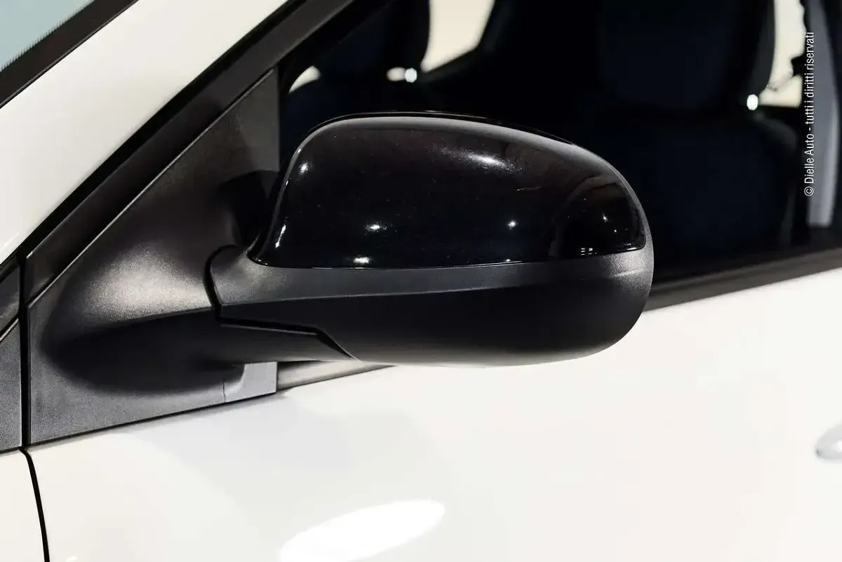 Usata Lancia Ypsilon Gold 70 CV (51 kW) 2023 Bianco neve Utilitaria