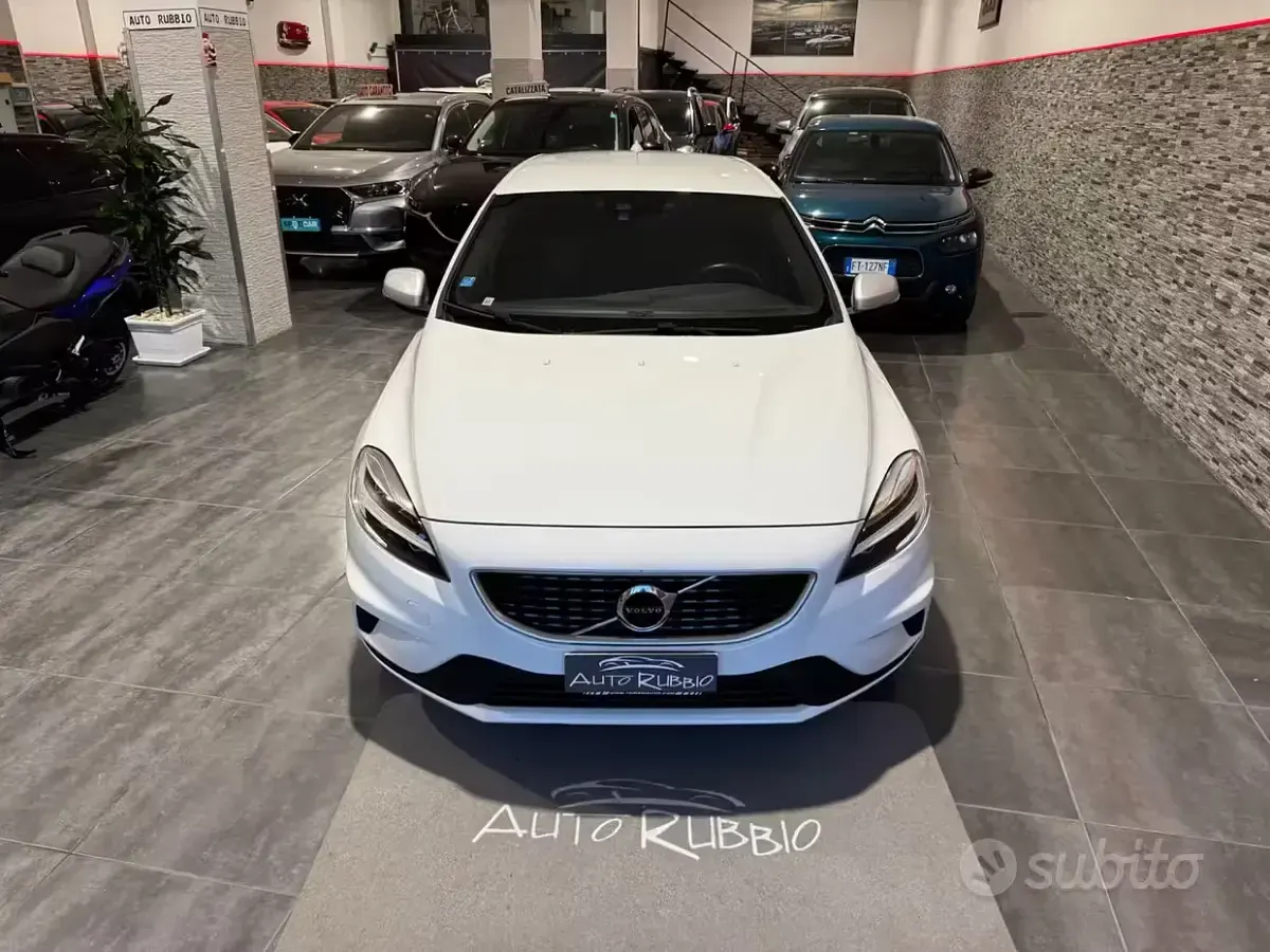 Usata Volvo V40 R-Design 120 CV (88 kW) 2018 Bianco Berlina