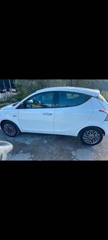 Usata Lancia Ypsilon S 95 CV (69 kW) 2012 Bianco Utilitaria