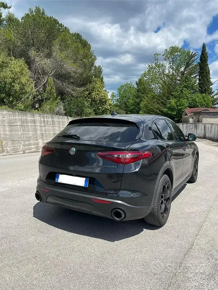 Usata Alfa Romeo Stelvio Sprint 160 CV (117 kW) 2020 Nero SUV