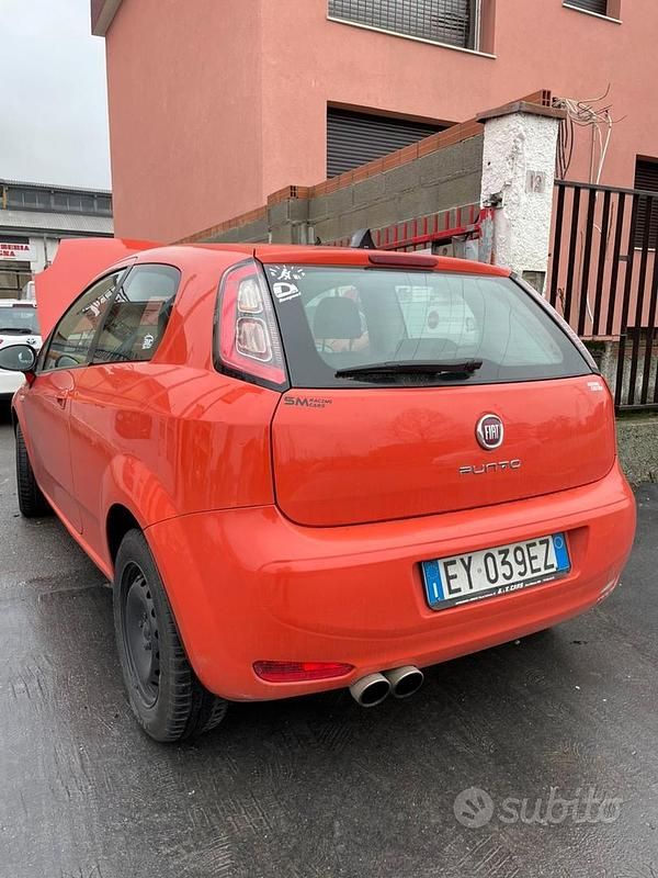 Usata Fiat Grande Punto Young 77 CV (56 kW) 2015 Utilitaria