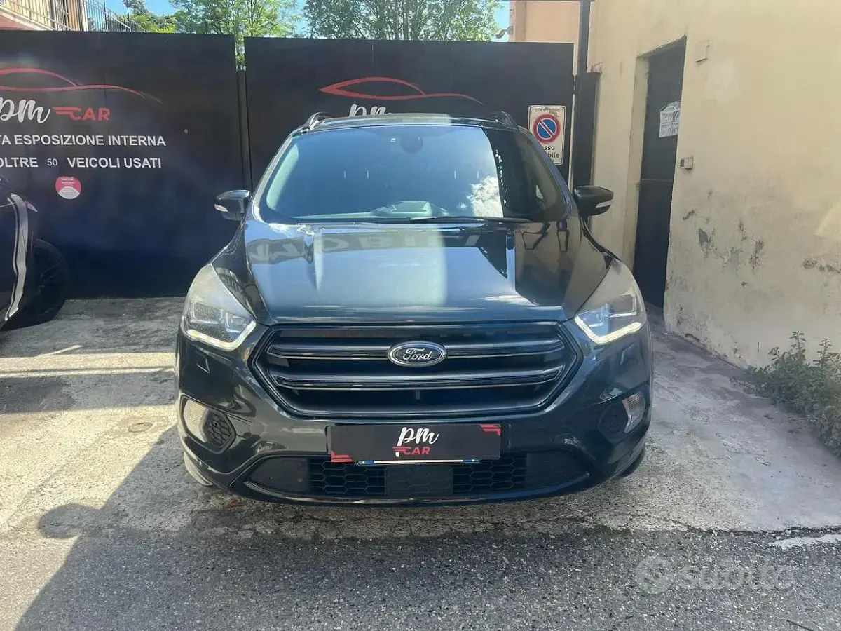 Usata Ford Kuga ST-Line 120 CV (88 kW) 2019 Grigio SUV