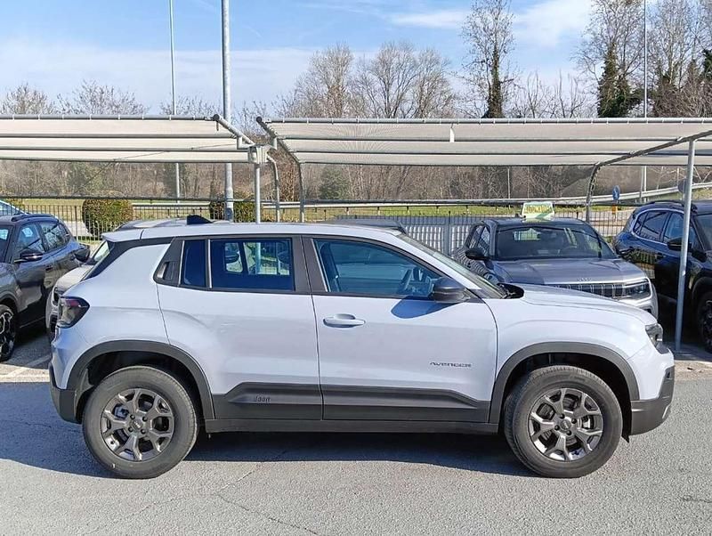 Novo Jeep Avenger Longitude Plus 101 HP (74 kW) 2025 Cinzento SUV