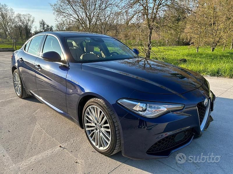 Usata Alfa Romeo Giulia Veloce 210 CV (154 kW) 2017 Blu Berlina