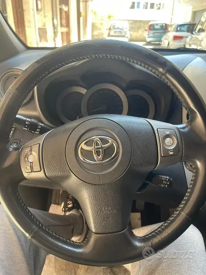 Usata Toyota RAV4 177 CV (130 kW) 2007 Grigio SUV