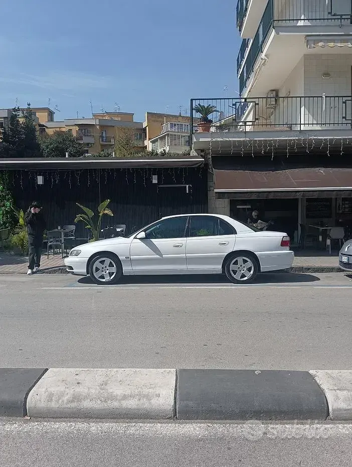 Usata Opel Omega 136 CV (100 kW) 2000 Bianco Berlina