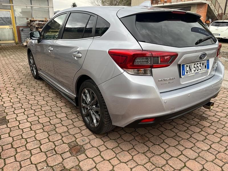 Usata Subaru Impreza Premium 149 CV (109 kW) 2023 Arancione Berlina
