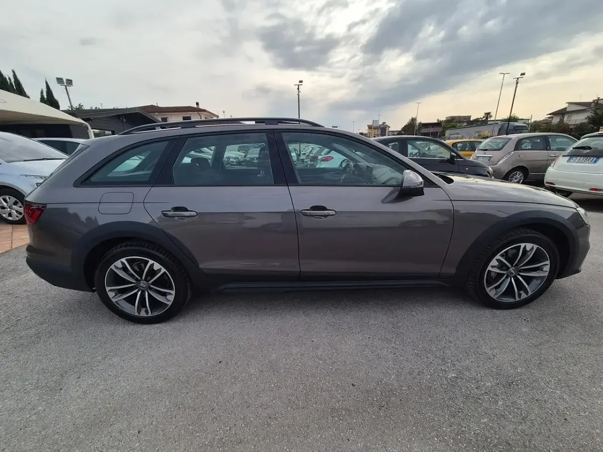 Usata Audi A4 Allroad Business 190 CV (139 kW) 2020 Grigio Station wagon