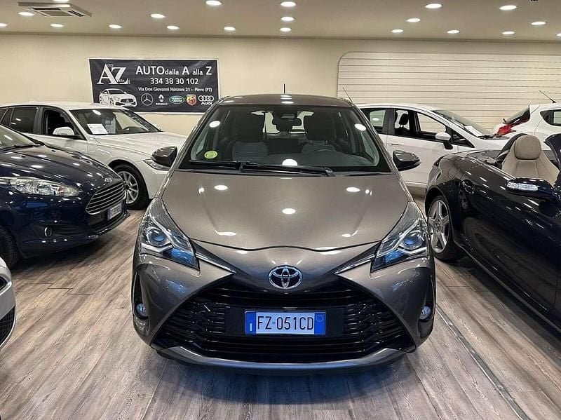 Grigio Usata 2019 Toyota Yaris Lounge Tre volumi | 10.900 € (Buon prezzo) - Immagine 1/4