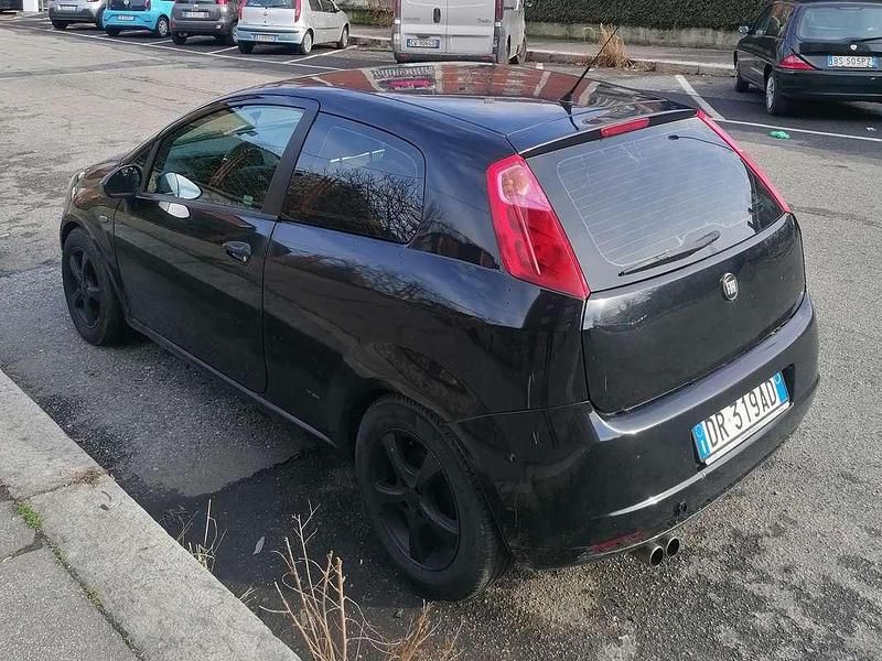Usata Fiat Grande Punto 65 CV (47 kW) 2008 Nero Utilitaria
