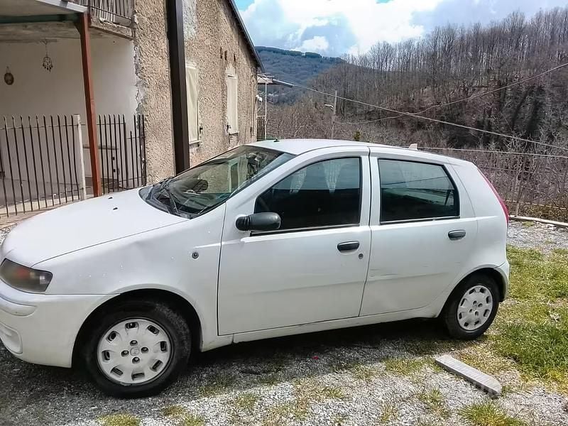 Usata Fiat Punto 60 CV (44 kW) 2001 Bianco Utilitaria