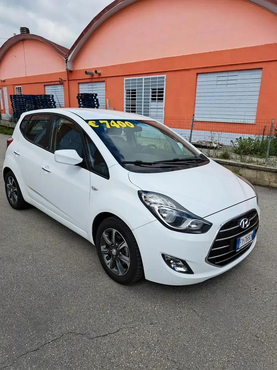 Begagnad Hyundai i20 125 HK (91 kW) 2019 Vit Halvkombi