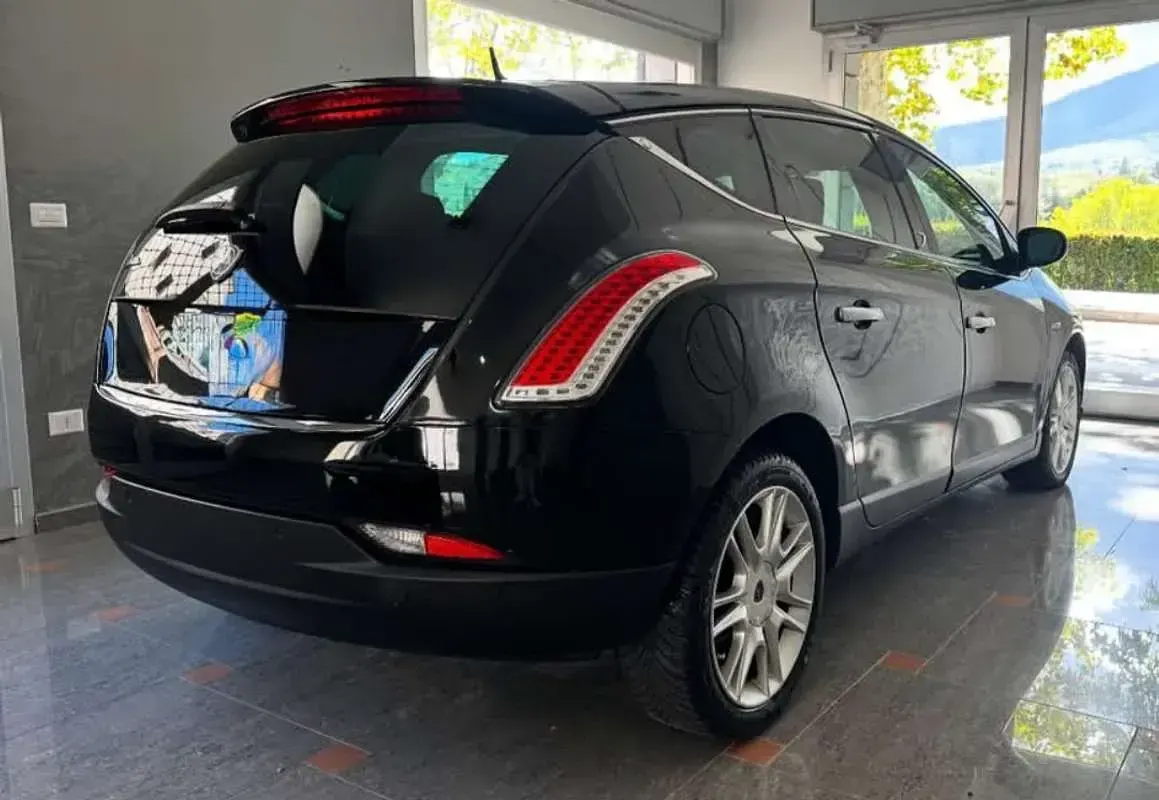 Usata Lancia Delta Platinum 120 CV (88 kW) 2008 Nero Utilitaria